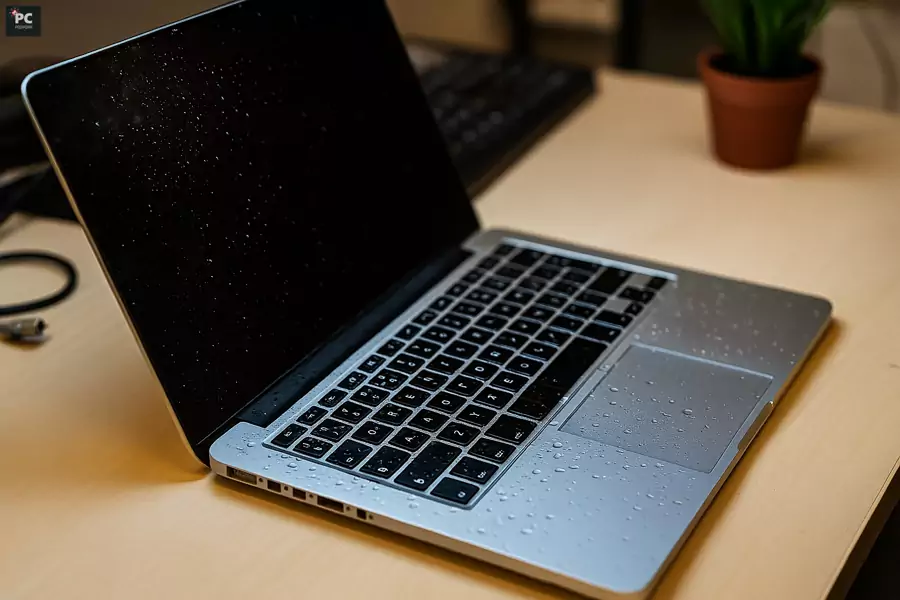 poplavljen prenosni računalnik